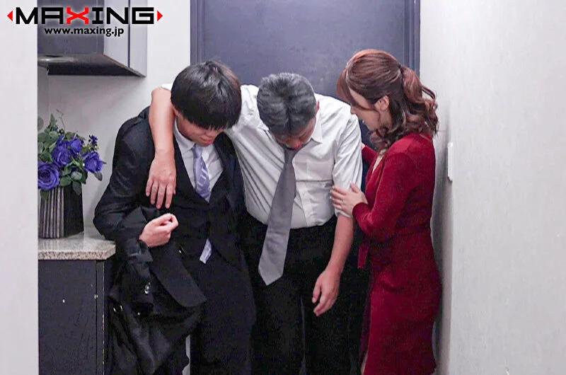 夫の部下に言い寄られ…自宅で裏切りのNTR 大槻ひびき ギャラリー 1