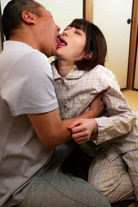 鬼畜父の性玩具 彼氏との仲を引き裂かれた制服美少女 中城葵