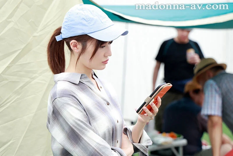 Gカップ美女、マドンナ移籍第一弾！！ 町内キャンプNTR テントの中で何度も中出しされた妻の衝撃的浮気映像 藤森里穂