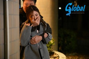 絶叫凌●レ●プ 強●される人妻 復讐の生贄となった美人若妻の悲劇！公衆便所レ●プ！！旦那の眼前で4P輪●！！ 今井栞菜 ギャラリー 1