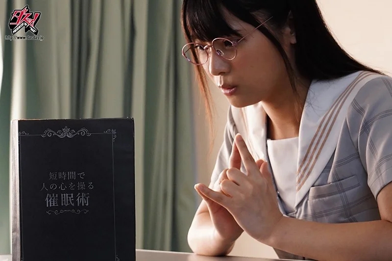 可愛い生徒会長の催●術なんて効くわけ無い。かかった振りして逆に膣を激しくかき乱してやる。 久留木玲