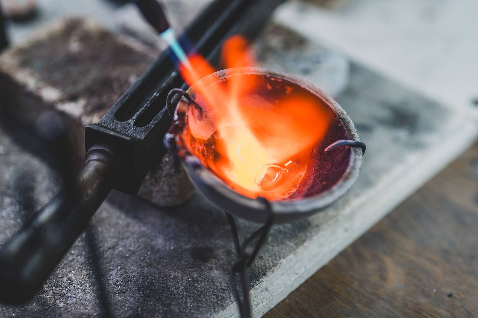 Burning flame to make jewellery