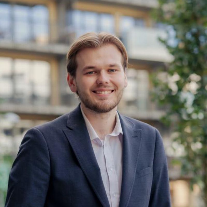Portrett av eiendomsmeglerfullmektig Jakob Johan Sæter Hånes
