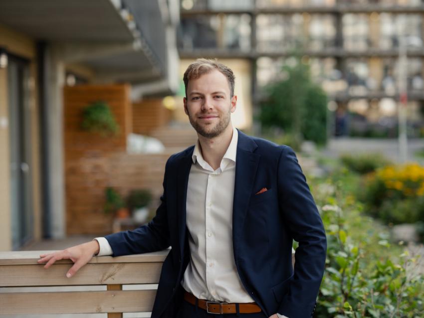 Portrett av eiendomsmegler Mads Wendel Scheie