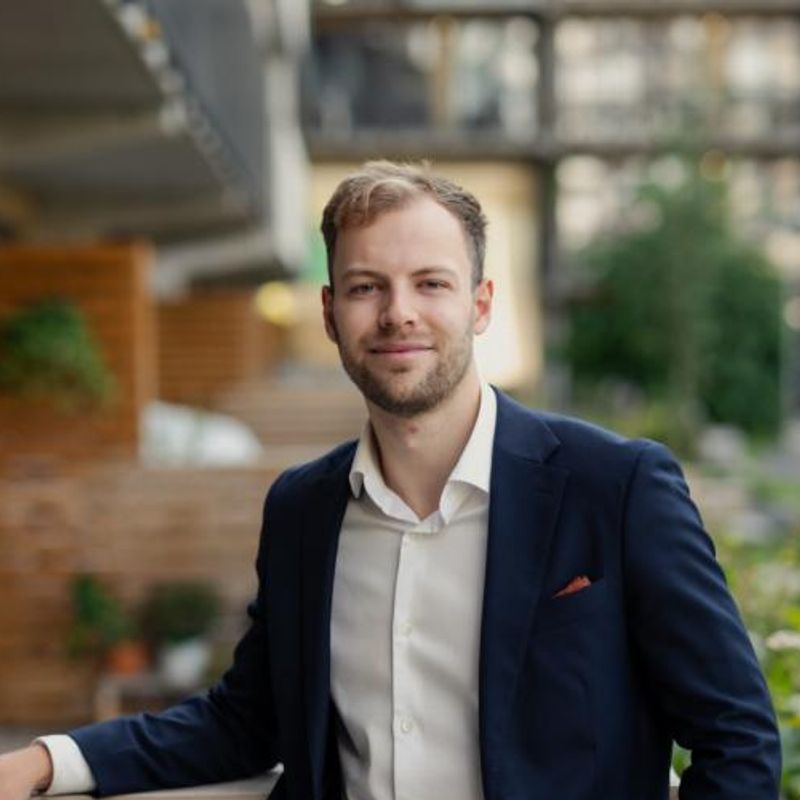 Portrett av eiendomsmegler Mads Wendel Scheie