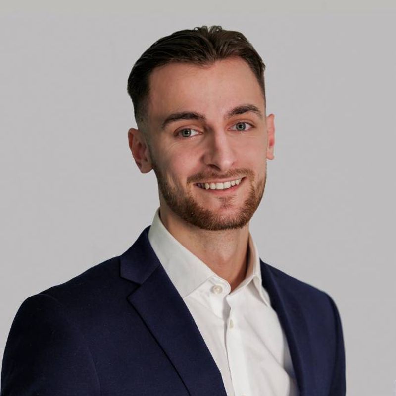 Portrett av eiendomsmeglerfullmektig Stefan Marjanovic