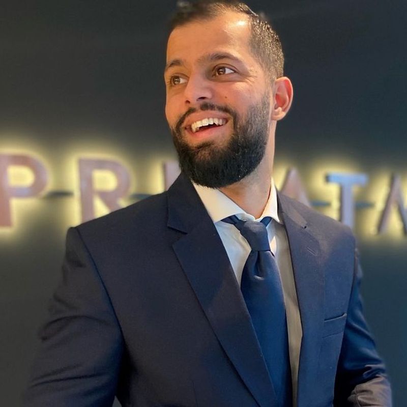 Portrett av eiendomsmegler Noman Afzal
