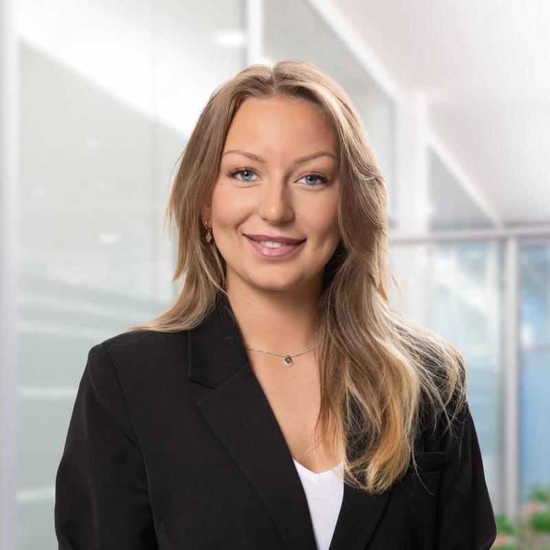 Portrett av eiendomsmeglerfullmektig Charlotte Koppervik