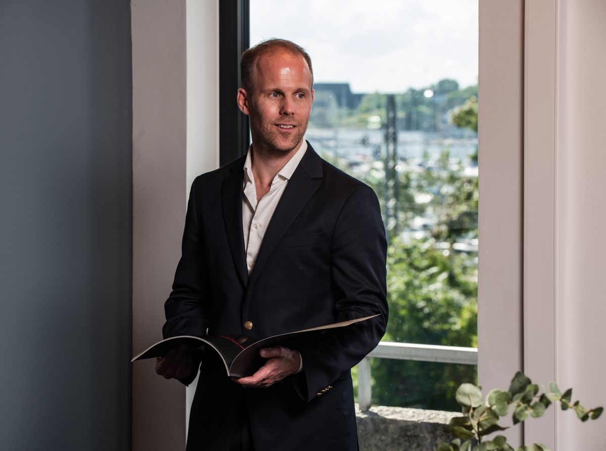 Portrett av eiendomsmegler Daniel Aronsen