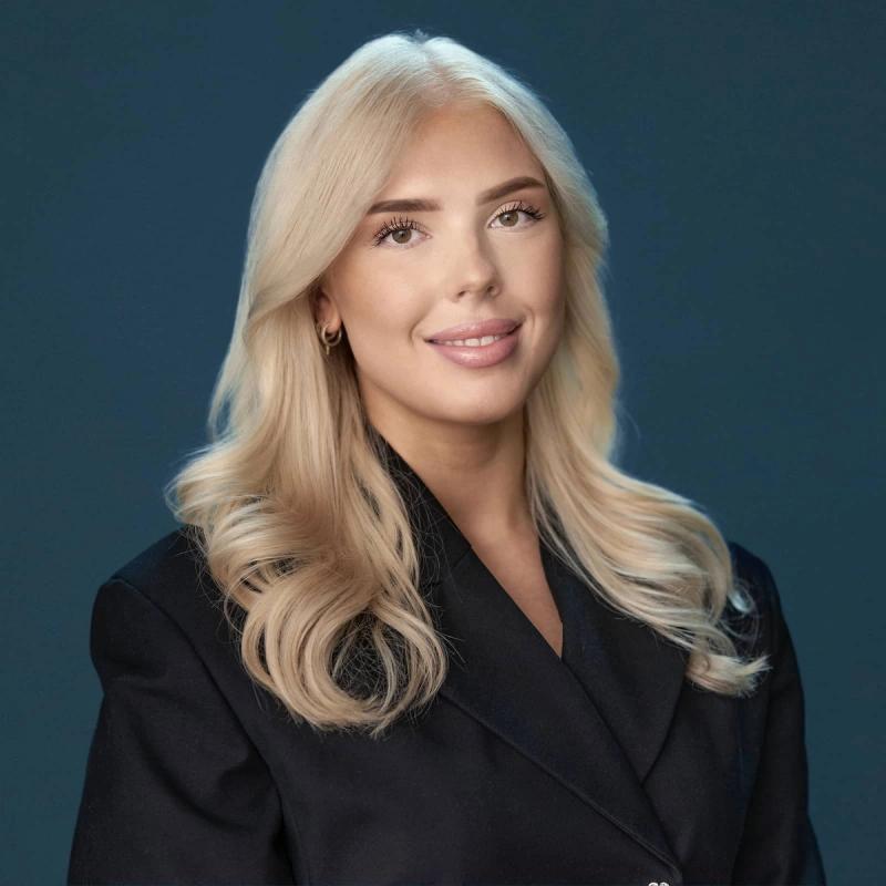 Portrett av eiendomsmeglerfullmektig Emilie Amundsen