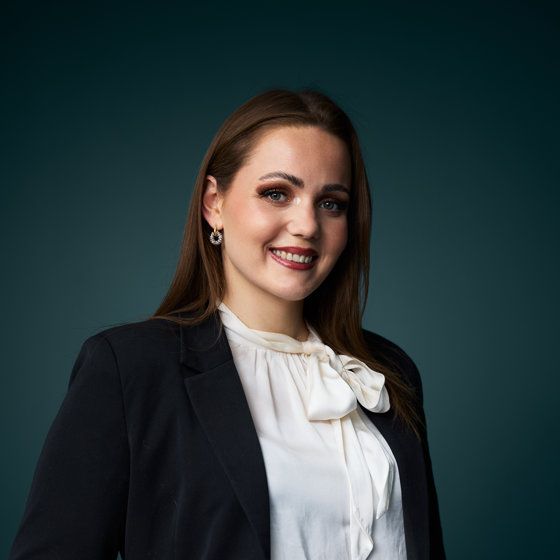 Portrett av eiendomsmeglerfullmektig Helene Gynnild Pedersen