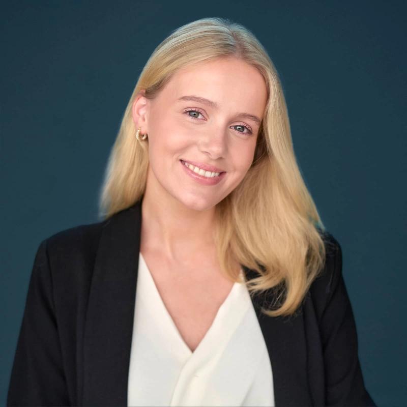 Portrett av eiendomsmeglerfullmektig Julie Johansen Holen