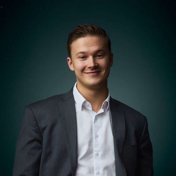 Portrett av eiendomsmeglerfullmektig Christoffer Løvdal