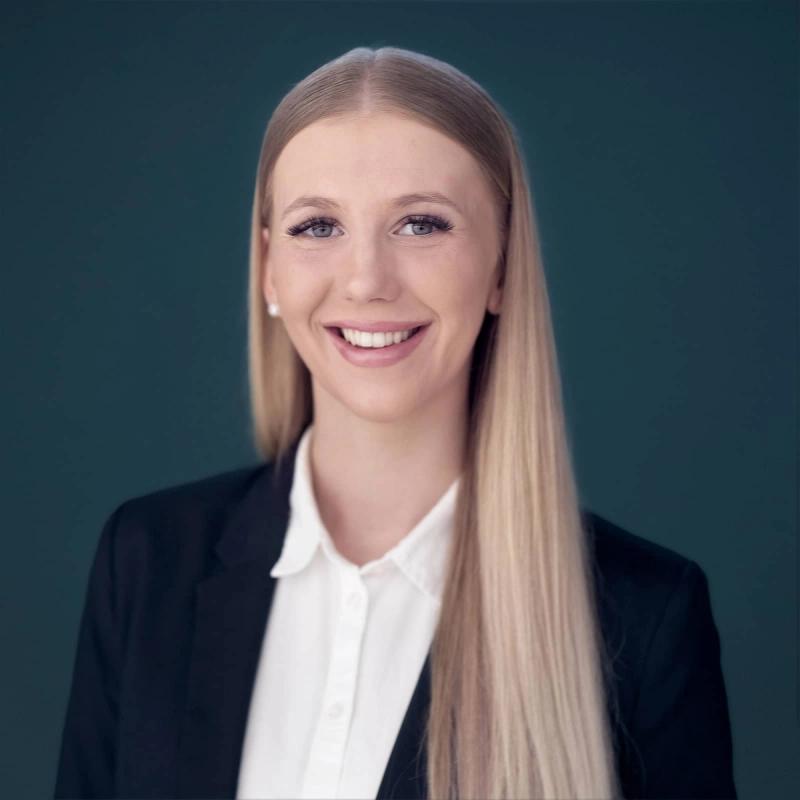 Portrett av eiendomsmeglerfullmektig Alexandra Øren Hammer