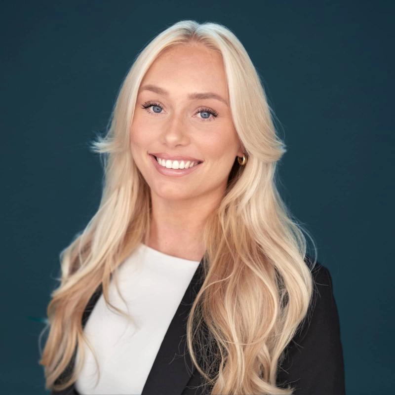 Portrett av eiendomsmeglerfullmektig Mathilde Louise Skavås
