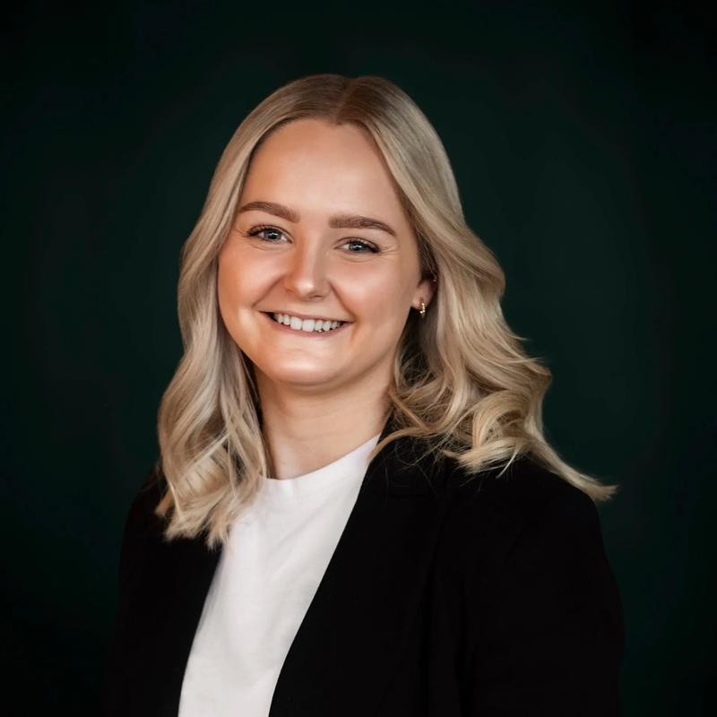 Portrett av eiendomsmegler Emilie Andersen