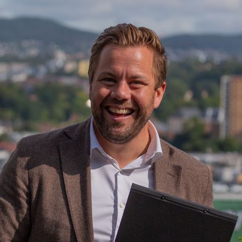 Portrett av eiendomsmegler Anders Nykkelmo Solem