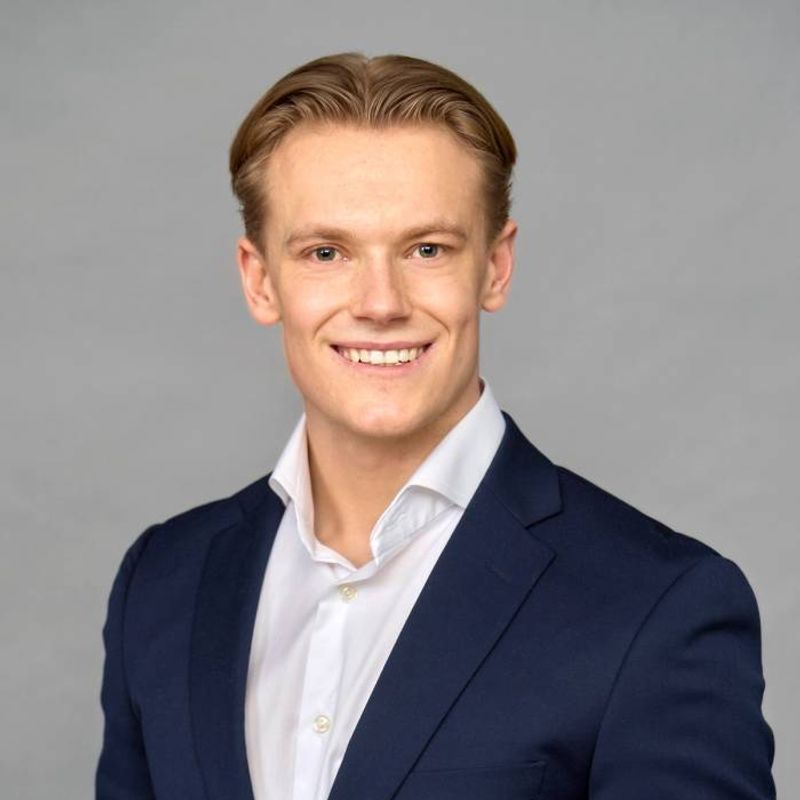 Portrett av eiendomsmeglerfullmektig Andreas Holt Lindstad