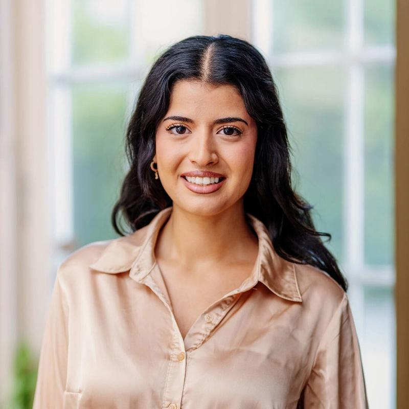Portrett av eiendomsmeglerfullmektig Zainab Zayid Hassan