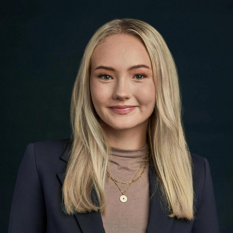 Portrett av eiendomsmeglerfullmektig Aurora Helgesen Johansen