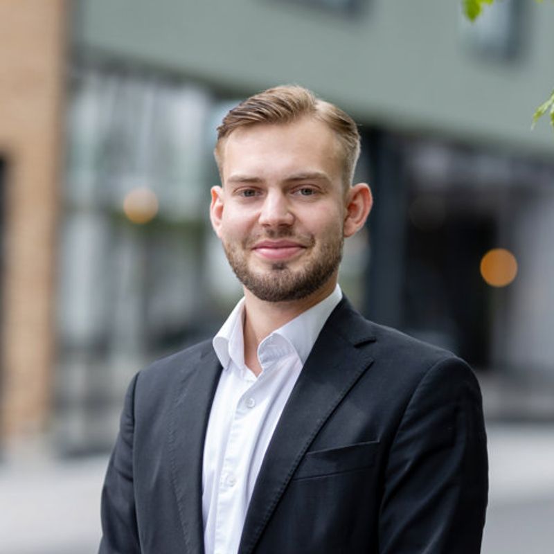 Portrett av eiendomsmeglerfullmektig Karl-Otto Weiby Ruud