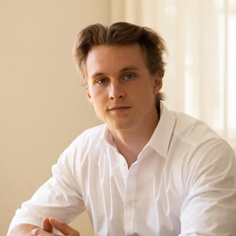 Portrett av eiendomsmeglerfullmektig Magnus Wiik