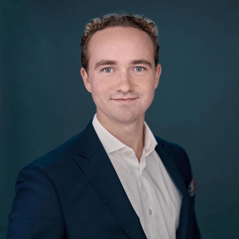 Portrett av eiendomsmegler Marcus Nielsen Rommen
