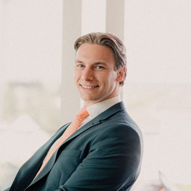 Portrett av eiendomsmeglerfullmektig Adrian Brandsrud