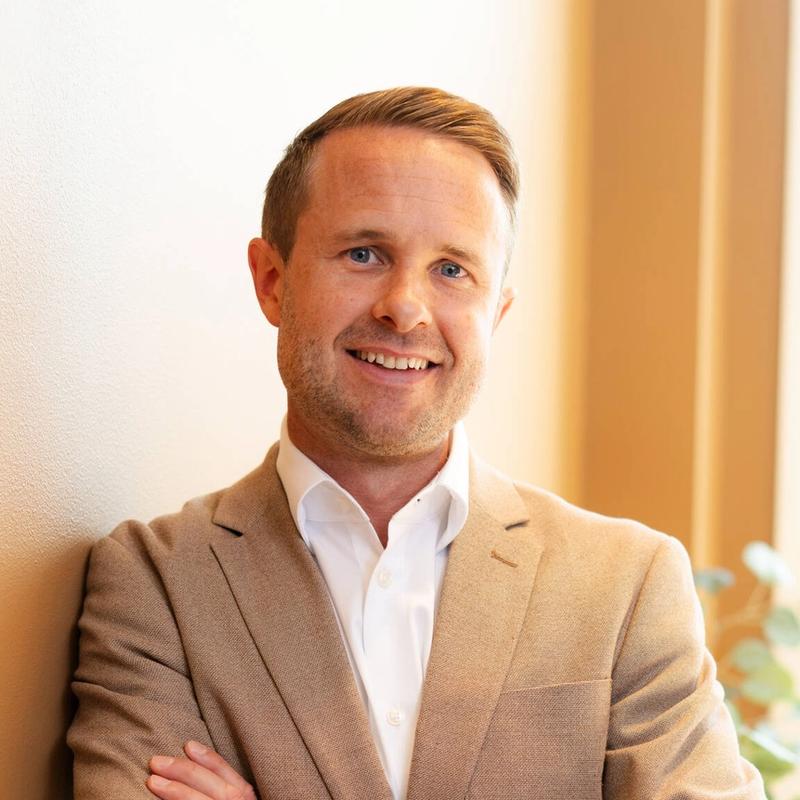 Portrett av eiendomsmegler Espen Skjermo Slorafoss