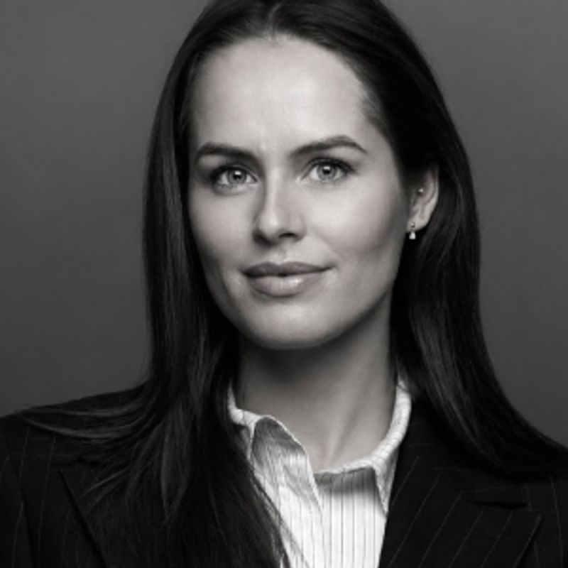 Portrett av eiendomsmegler Cecilie Elliott Jørstad