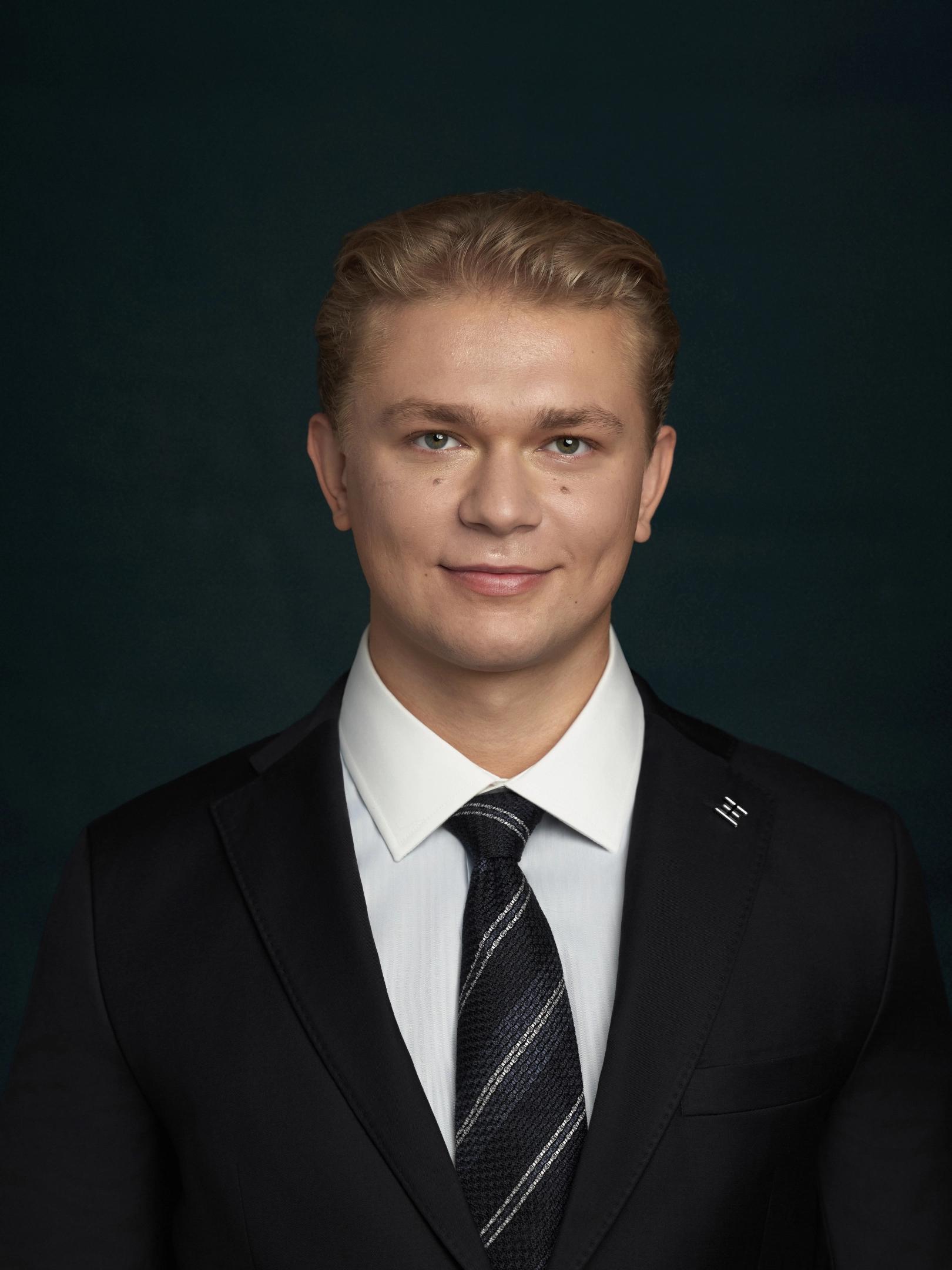Portrett av eiendomsmeglerfullmektig Sebastian Grin Sandholm