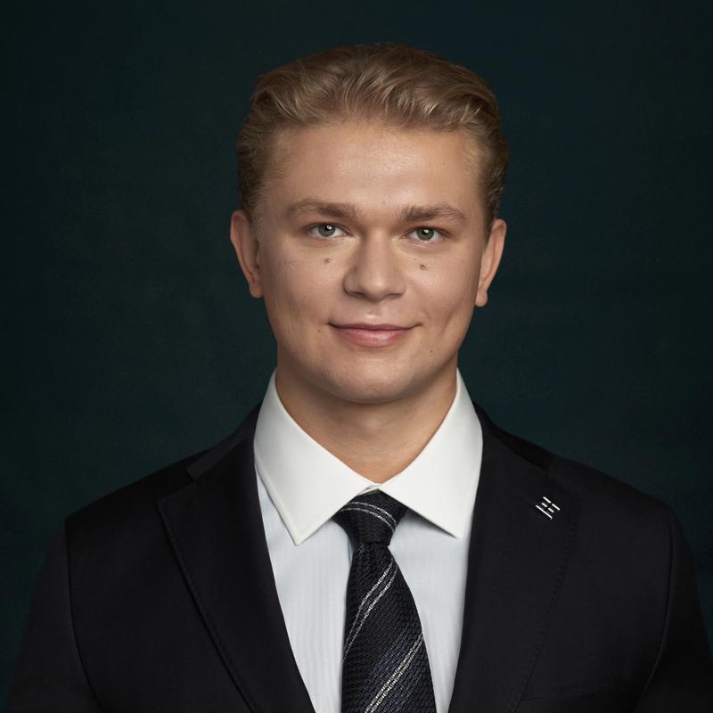 Portrett av eiendomsmeglerfullmektig Sebastian Grin Sandholm