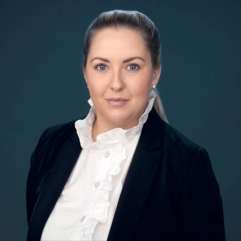 Portrett av eiendomsmegler Lise Kjær Hjelmseth