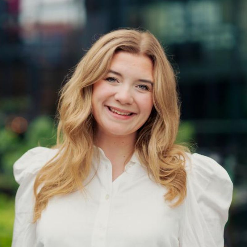 Portrett av eiendomsmeglerfullmektig Birgitte Græsholt