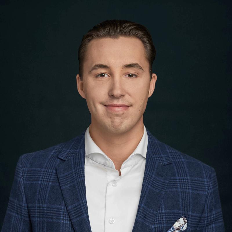 Portrett av eiendomsmeglerfullmektig Henrik Wettermark