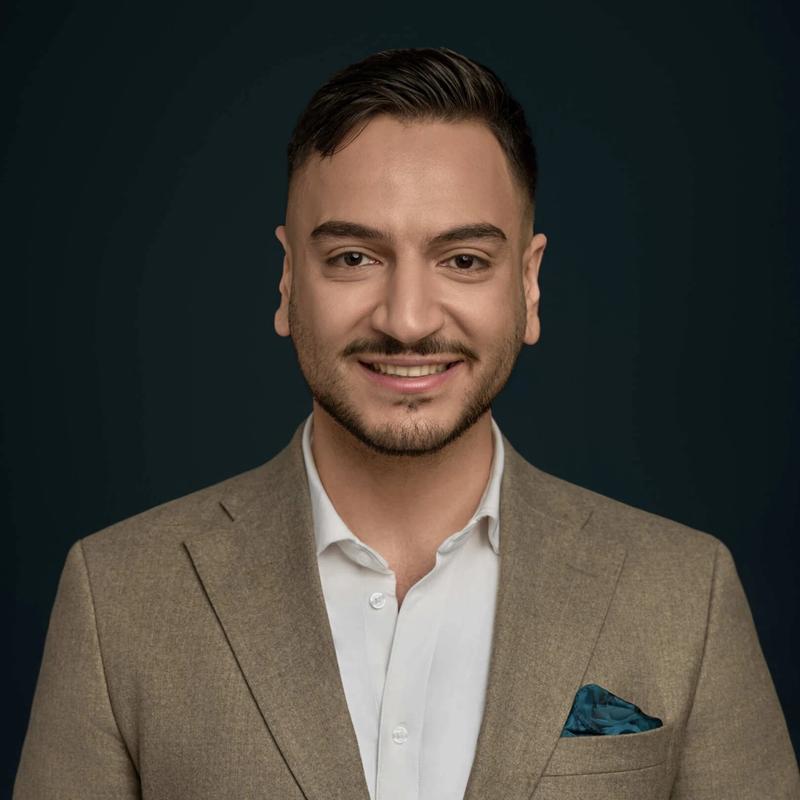 Portrett av eiendomsmeglerfullmektig Shayan Ferdowsian