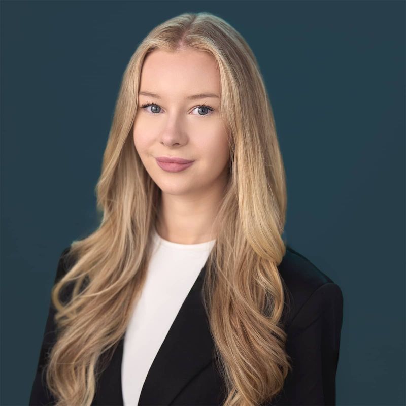 Portrett av eiendomsmeglerfullmektig Amanda Smaadal