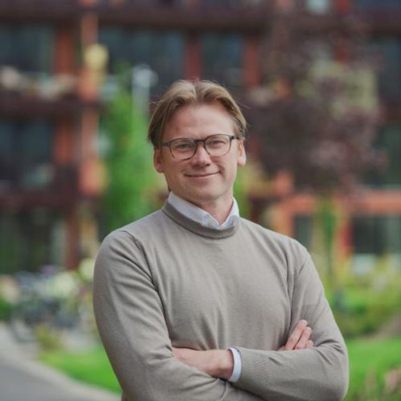 Portrett av eiendomsmegler Jonas Dinessen