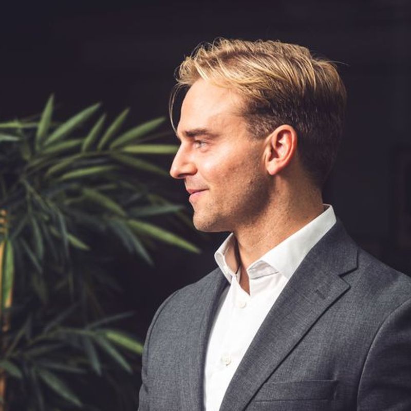 Portrett av eiendomsmeglerfullmektig Stian Mathisen
