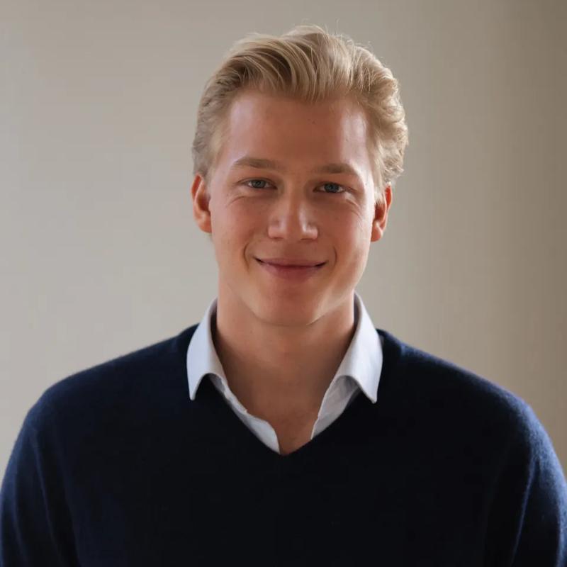 Portrett av eiendomsmeglerfullmektig Simen Riseng