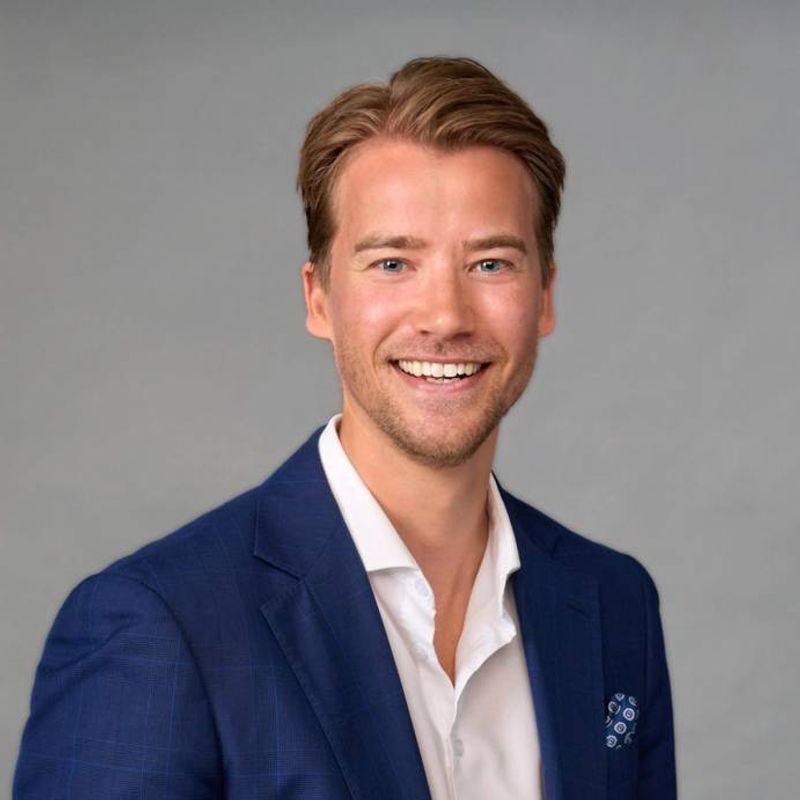 Portrett av eiendomsmegler Simen Istre Grevskott