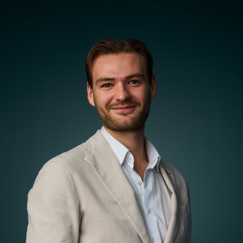Portrett av eiendomsmeglerfullmektig Scott Martinus Mikkelsen Kvendset