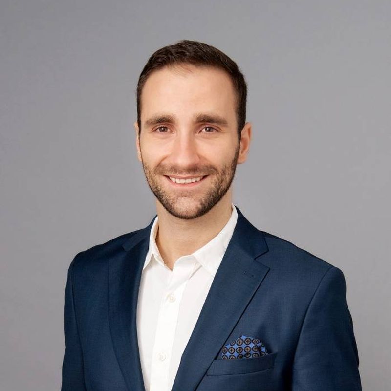 Portrett av eiendomsmegler Dominik Zych
