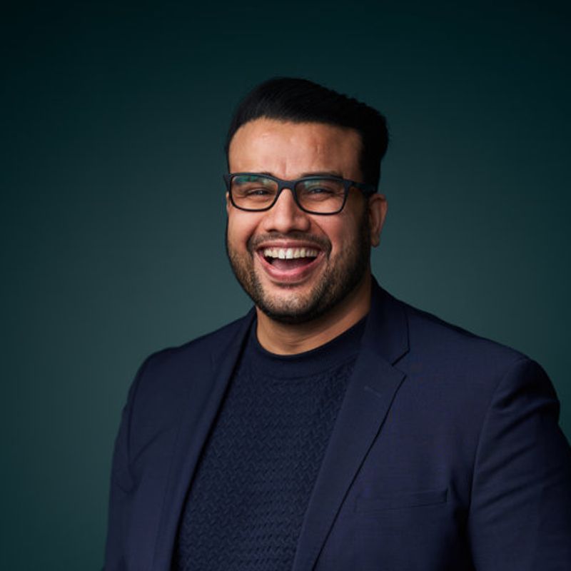 Portrett av eiendomsmegler Farzan Hamid Khan