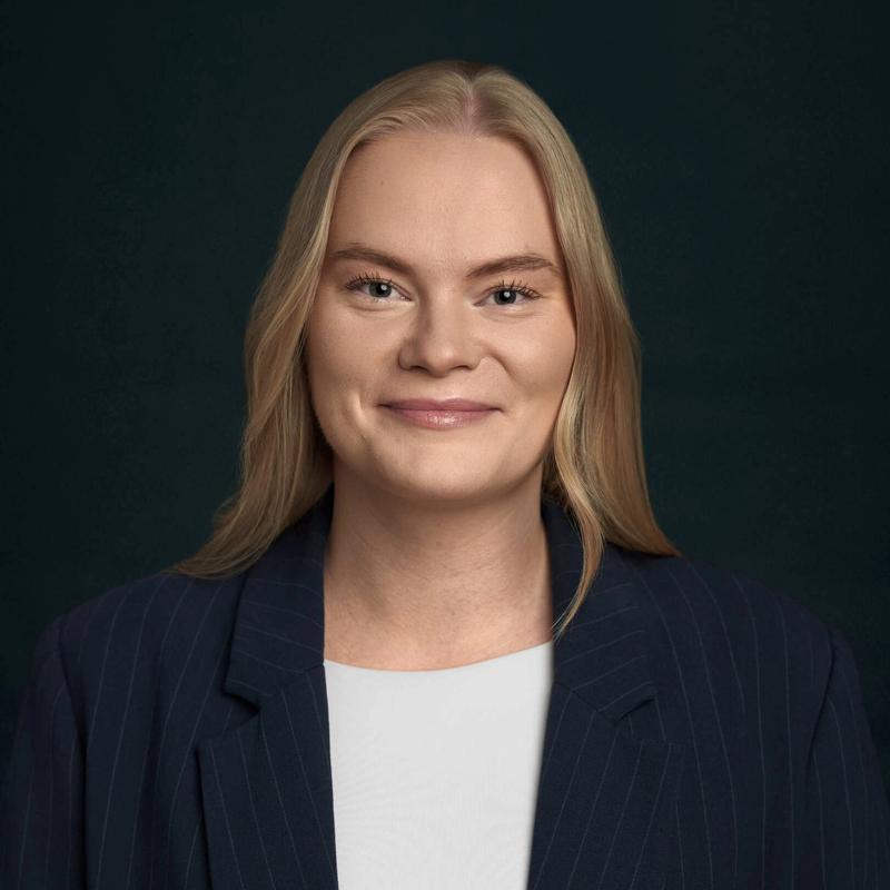 Portrett av eiendomsmeglerfullmektig Marthe Prestjord