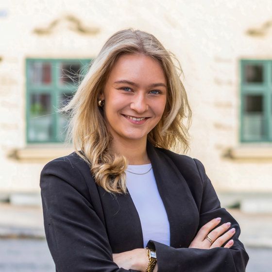 Portrett av eiendomsmeglerfullmektig Signe Stensby Bakken