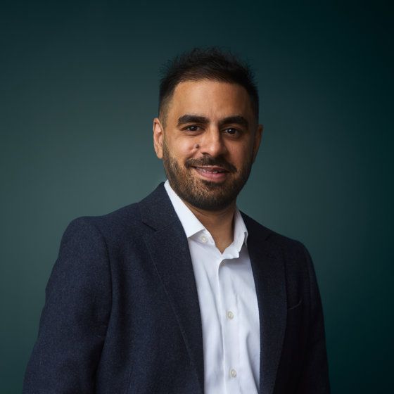 Portrett av eiendomsmegler Israr Ali
