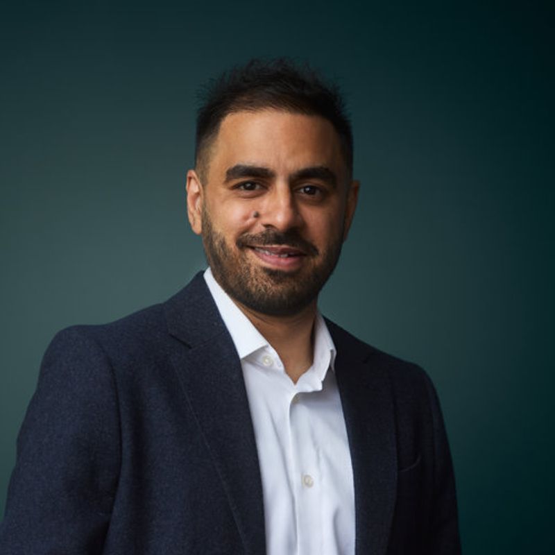 Portrett av eiendomsmegler Israr Ali