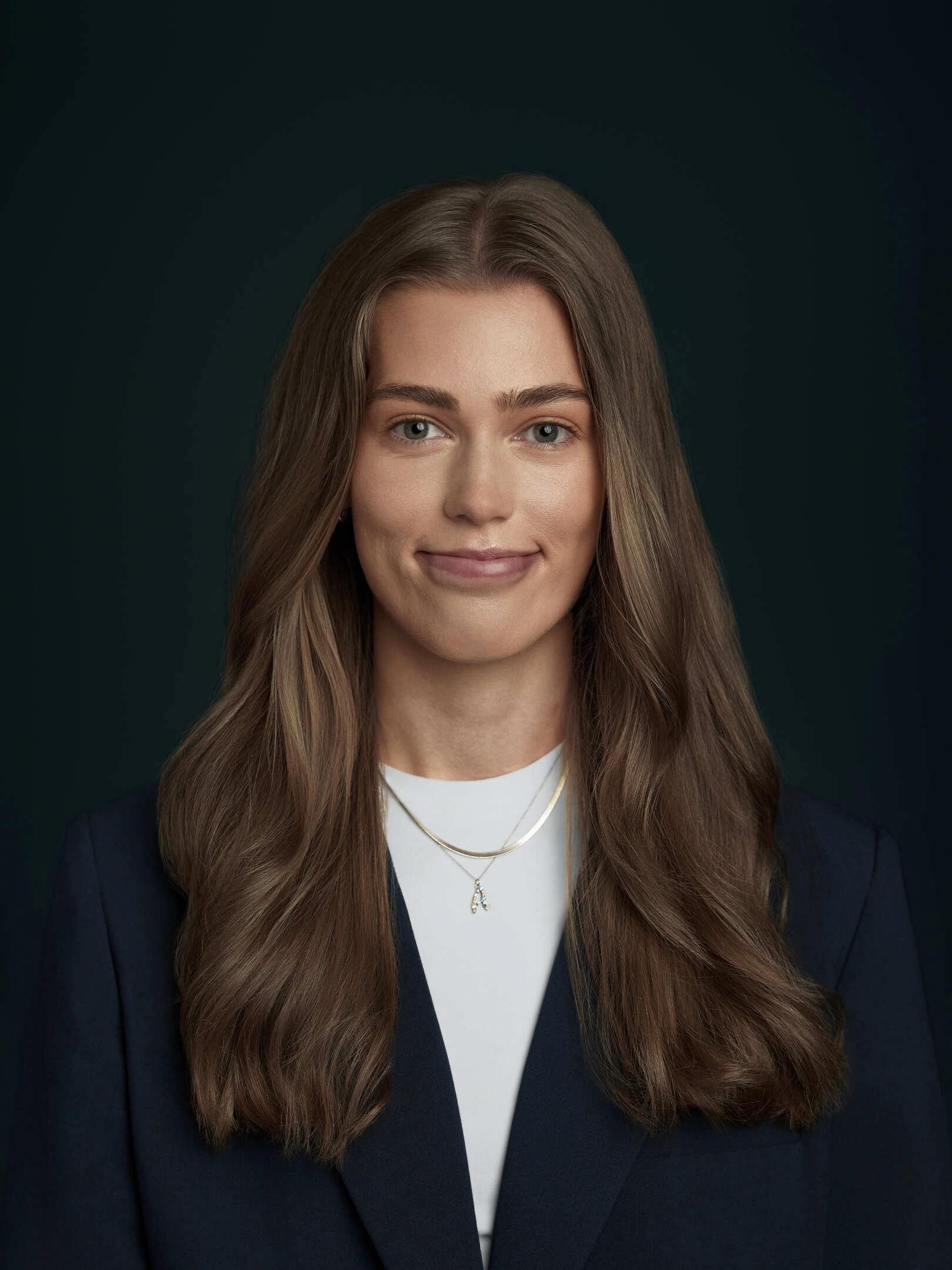 Portrett av eiendomsmeglerfullmektig Annika Gundersen