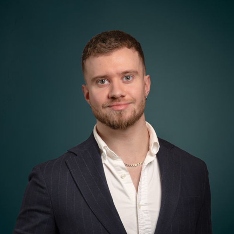 Portrett av eiendomsmeglerfullmektig Robin Gamme